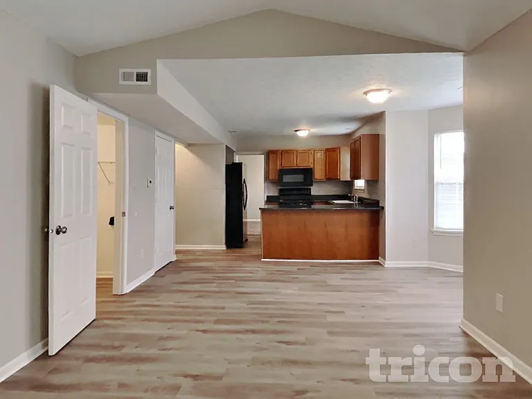 1464 Rebecca Ln — Photo 5