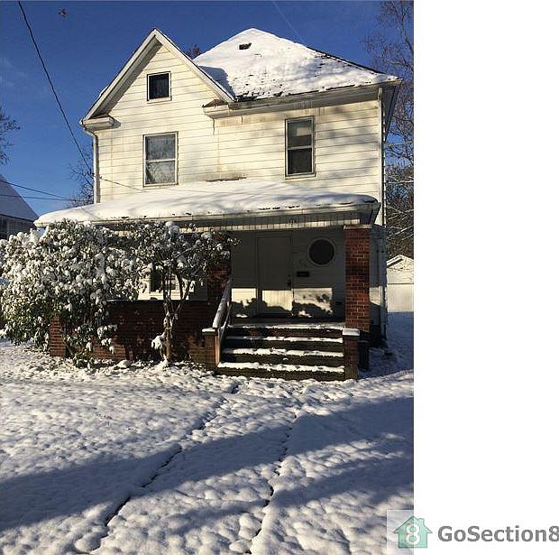 1st image of 719 Vine Ave NE