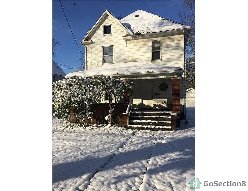 719 Vine Ave NE photo 1