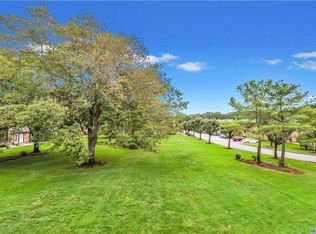 185 Artist Lake Dr #185, Middle Island, NY 11953