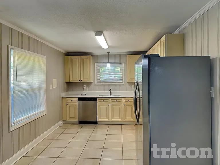 1141 Dooley Dr — Photo 6