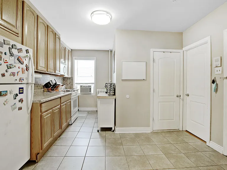 342 2nd St #3 — Photo 4