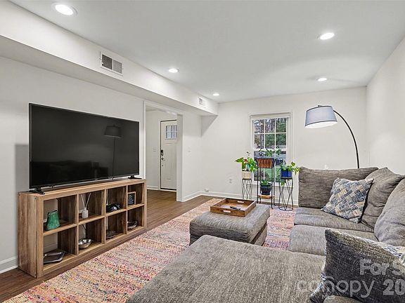 2nd image of 7729 Surreywood Pl