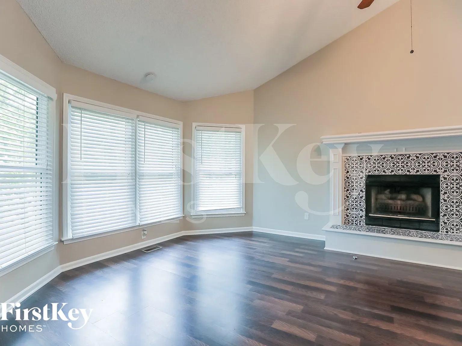 4 bed, 2.5 bath, 2189 sqft, $3,080 — Photo 3