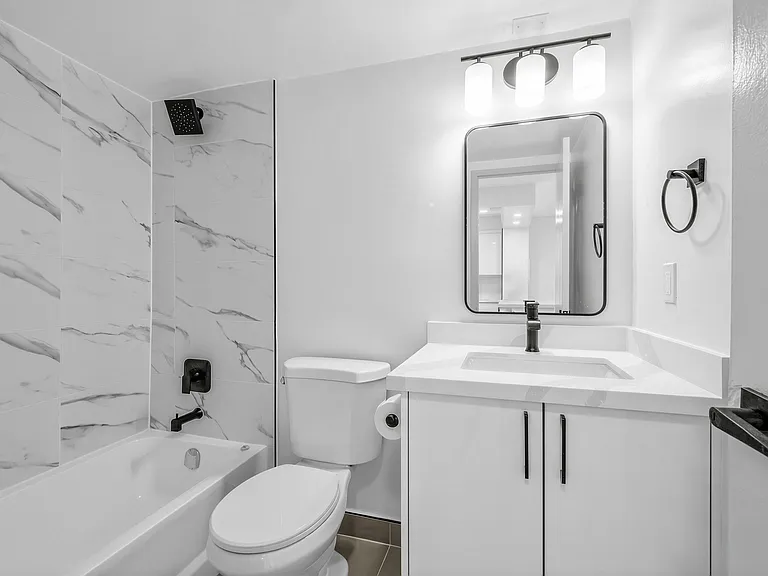 225 Davisville Ave — Photo 30