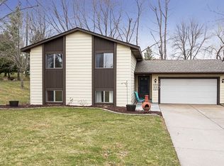 1041 Amble Rd, Shoreview, MN 55126
