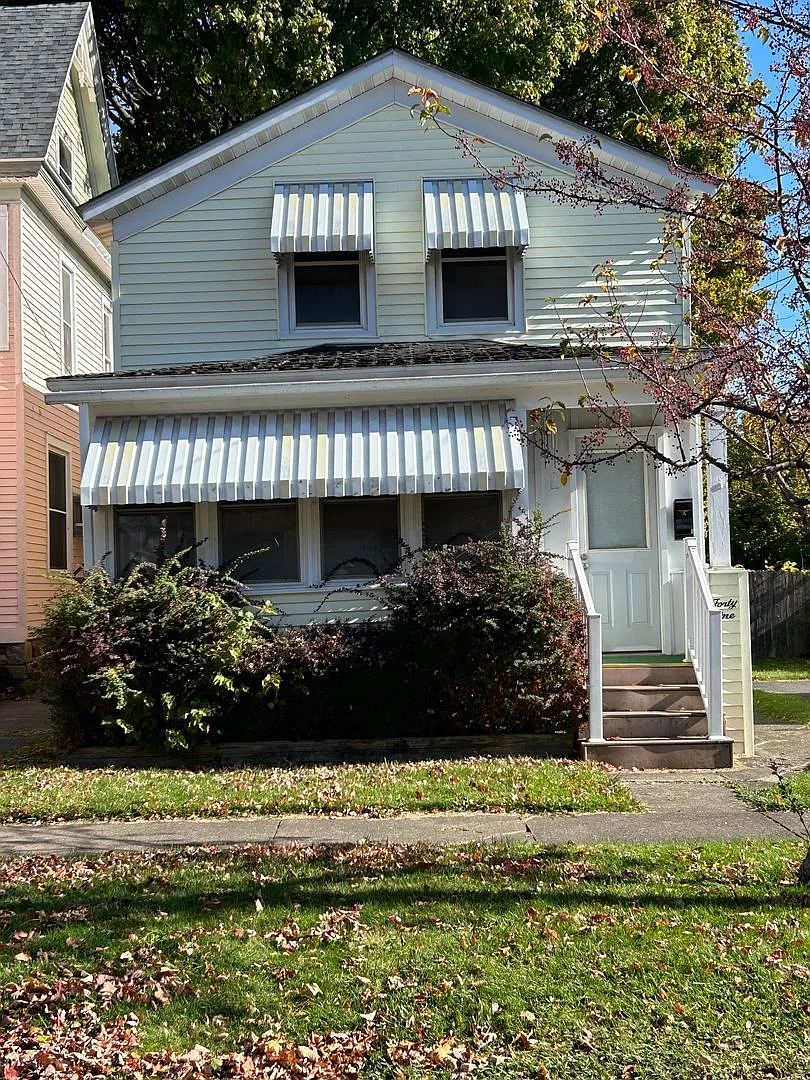 Spacious 4 bedroom Oswego Home!! — Photo 1