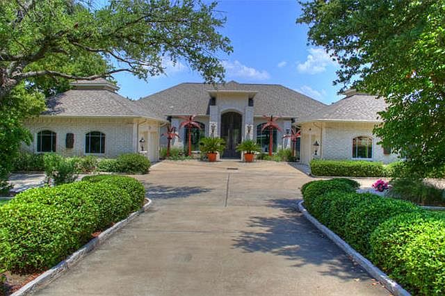 1st image of 310 Peninsula Ct