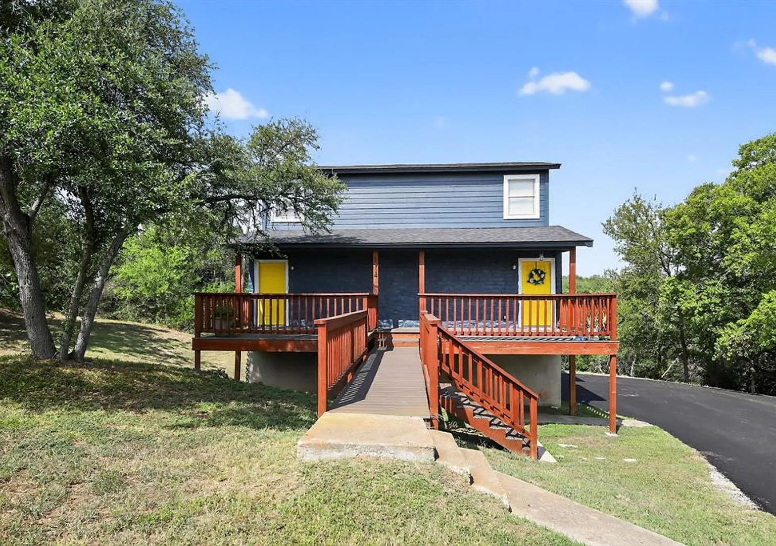 Hill Country Duplex - 1/2 Acre - Oak Hill - Cool 2Bd 1.5 BA - Totally Remodeled - Carport - $1700 — Photo 2