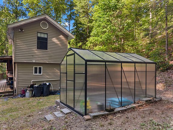 3rd image of 1053 Reagan Springs Rd