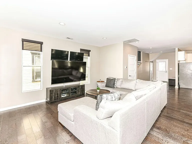 405 N State Ave — Photo 11