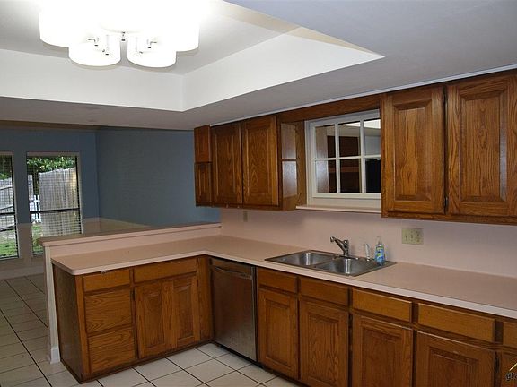 3rd image of 2200 Villa Dr