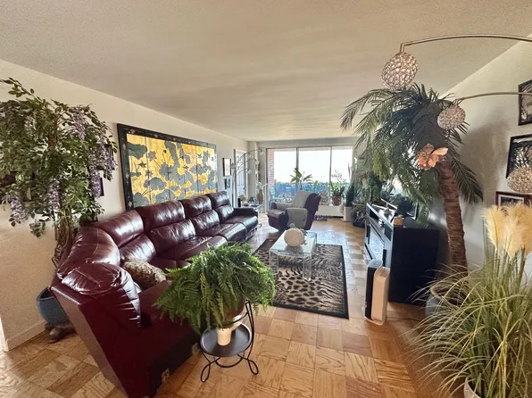 61-20 Grand Cent Parkway image 1 of 16