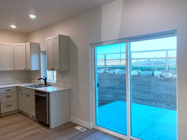 2900 Pine Hills Dr, Sheridan, WY 82801
