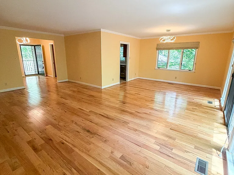 106 Montrose Dr — Photo 8