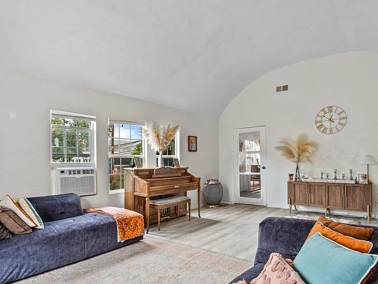 1414 S Shenandoah St #1416-1/2 — Photo 3