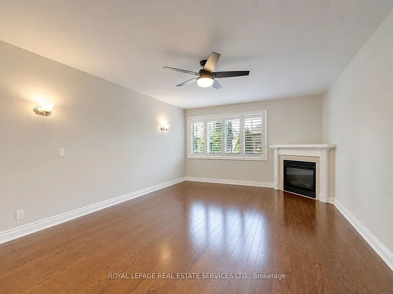 2473 Tesla Cres — Photo 24
