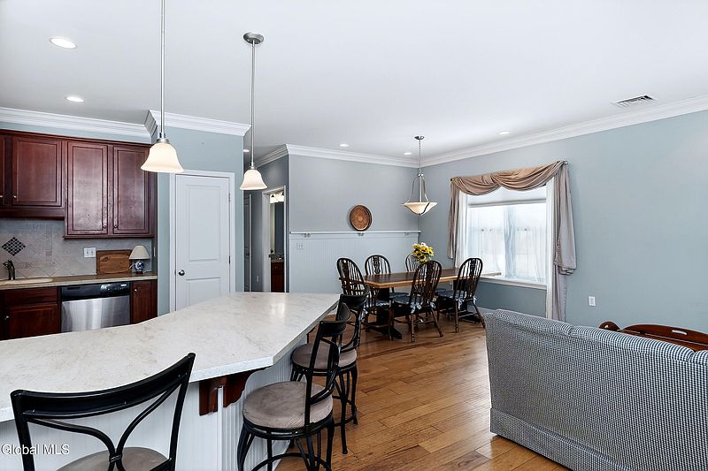 5th image of 73 Saratoga Road APT 7