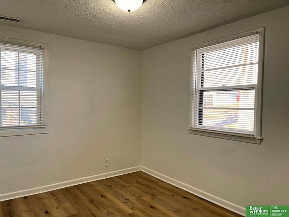 4th image of 4033 Crown Point Ave