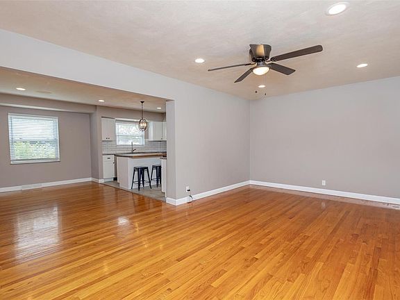 4th image of 8418 Craighill Dr