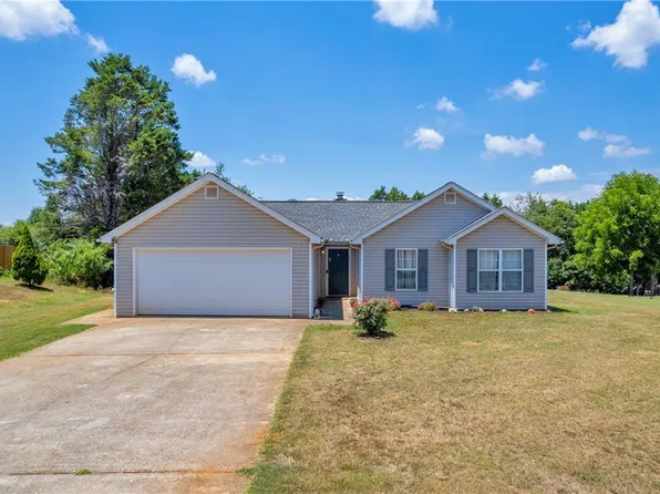 4678 Turning Leaf Dr, Gillsville, GA 30543