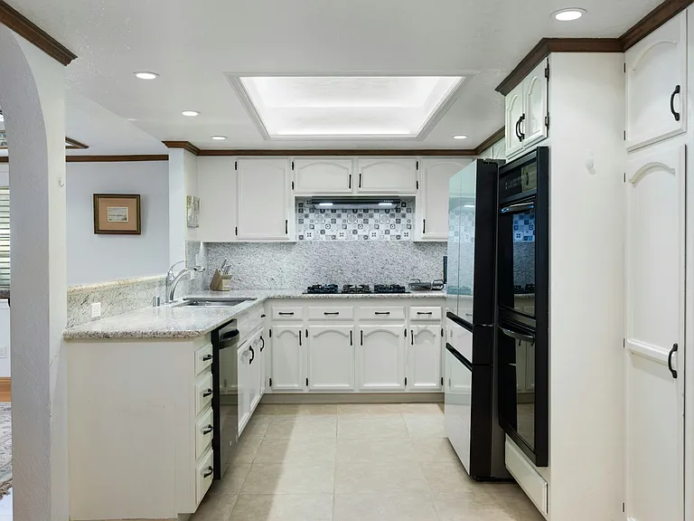 227 S Irena Ave #12 — Photo 14