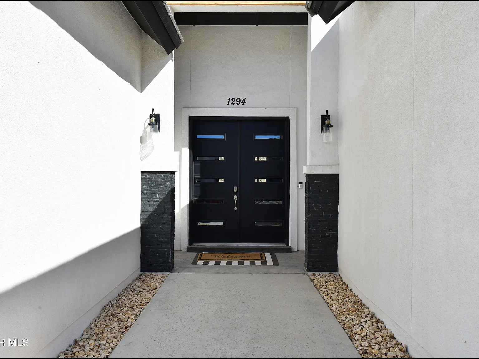 4 bed, 5.0 bath, 2900 sqft, $4,000 — Photo 2