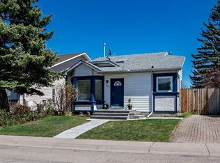 52 W Hunters Cres, Okotoks, AB T1S 1M2