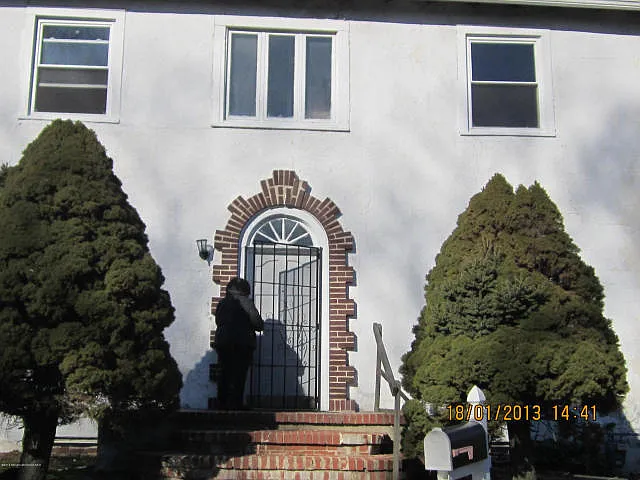 18 Berg Ave photo 1