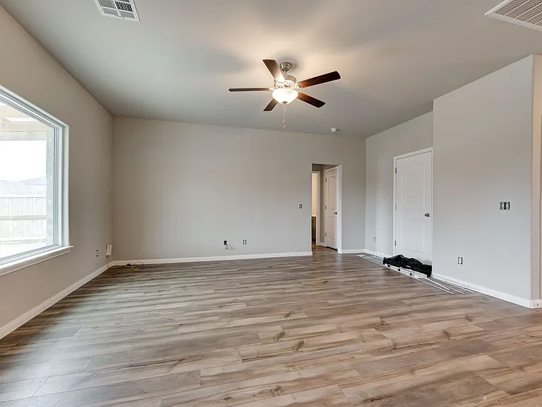 1609 Maroon Dr — Photo 9