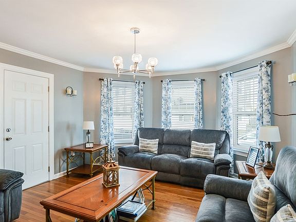 3rd image of 154 Tallman St