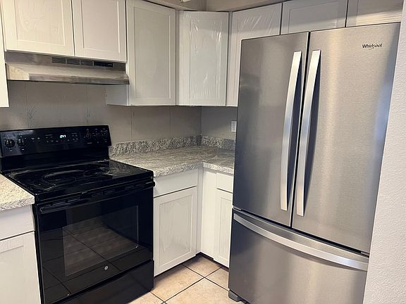 3rd image of 2121 W Union Hills Dr Unit 121