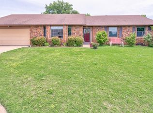 216 Clear Ridge Ct, Bartlesville, OK 74006