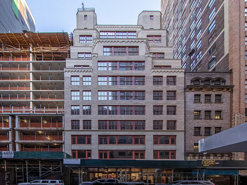 1st image of 315 W 35th St