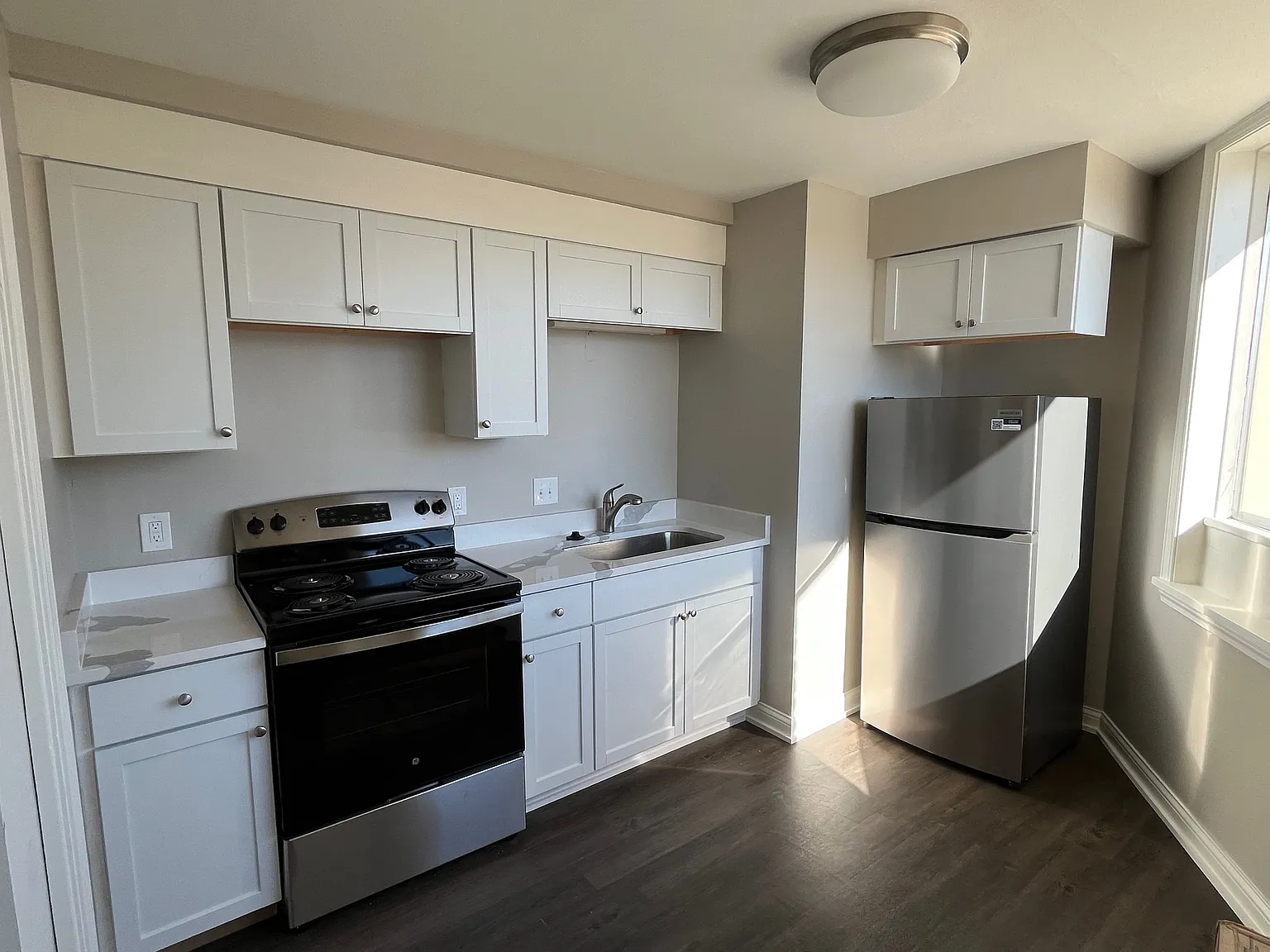 Studio, 400 sqft, $695 — Photo 2