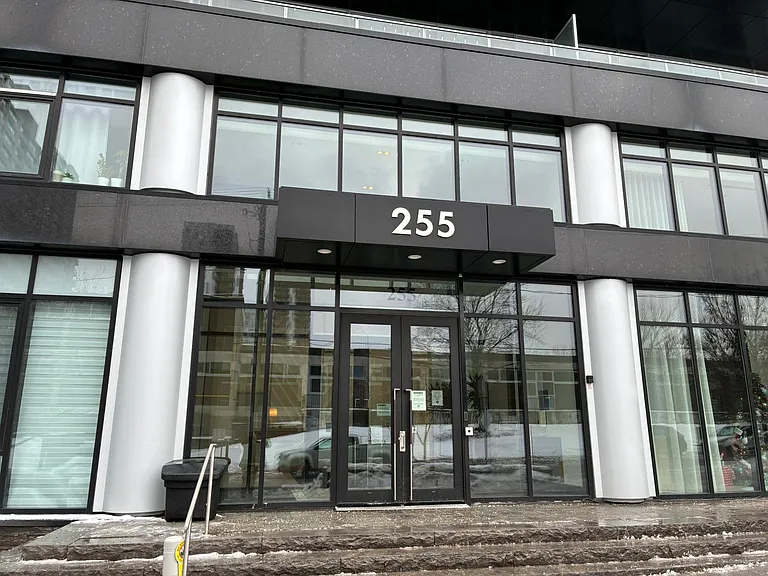 255 Bay St — Photo 5