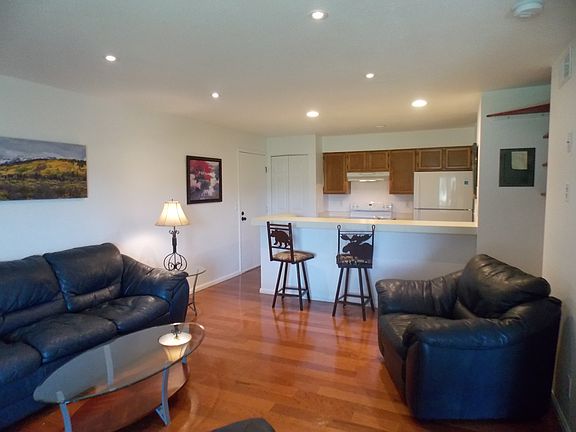 Spacious Kitchen w/ Breakfast Bar