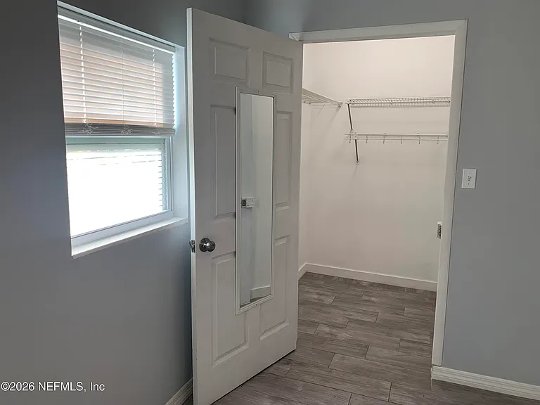 1710 Rowe Ave — Photo 12