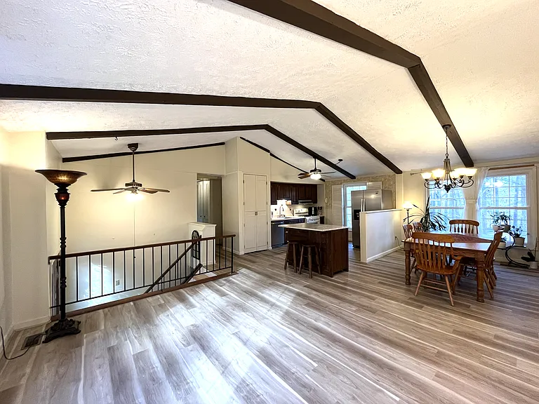 210 Pinehurst Ln — Photo 7