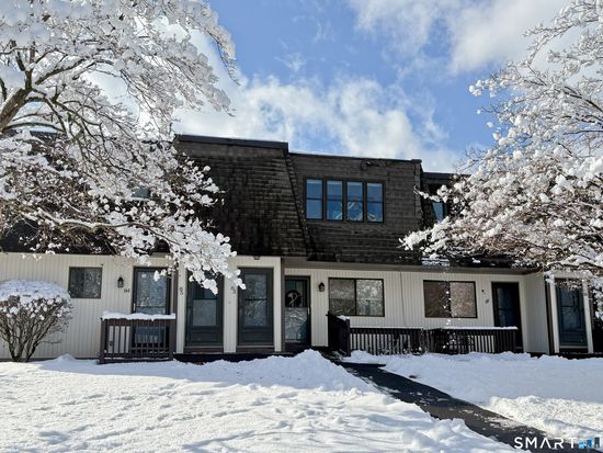83 Landing Circle #83, Suffield, CT 06078