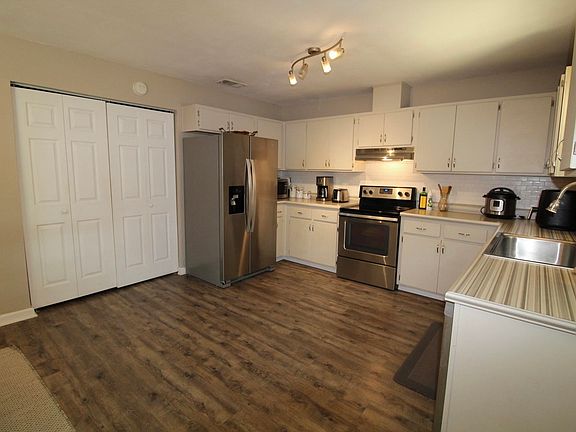 4th image of 1613 Cherry Hill Ln