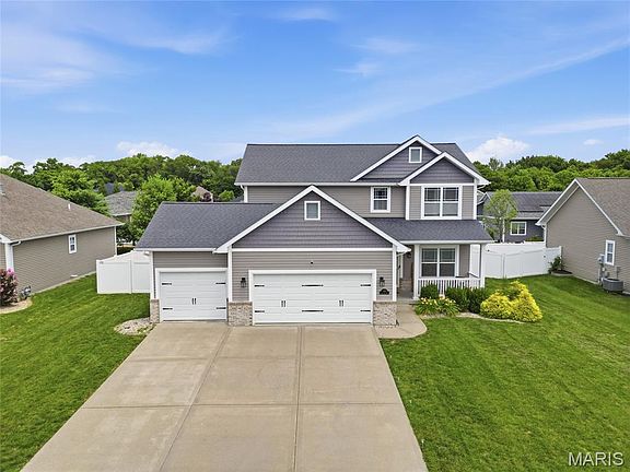2nd image of 728 Longfellow Dr