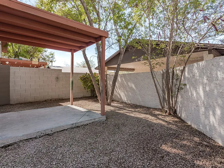 736 S Farmer Ave — Photo 22