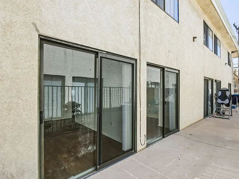 700 E Harvard St — Photo 17
