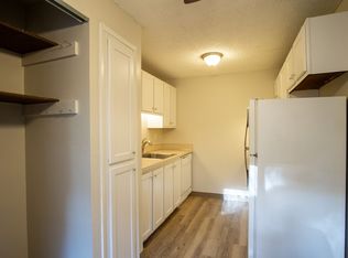 Ground Floor 2 Bdr Close to the Heart of Multnomah Village!, Portland, OR 97219