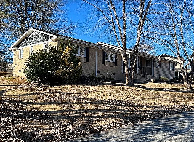 1st image of 305 Plano Dr