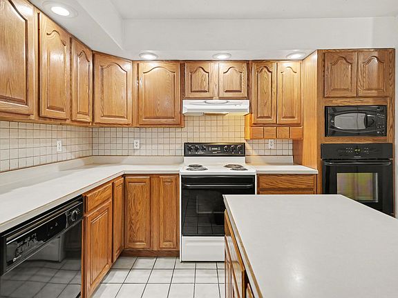 4th image of 27911 Gideon St