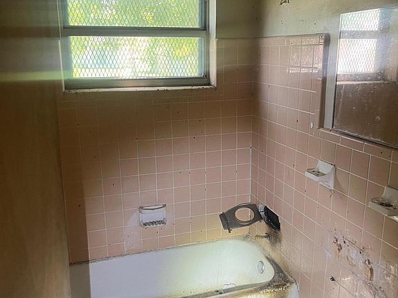 3rd image of 1012 Palm Beach Lakes Boulevard