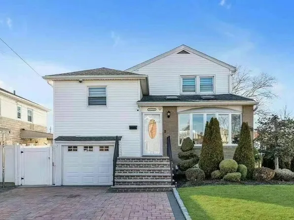 24-30 160th St, Whitestone, NY 11357