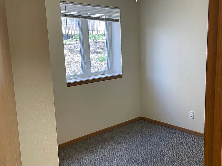 1424 E Redwood Blvd — Photo 9